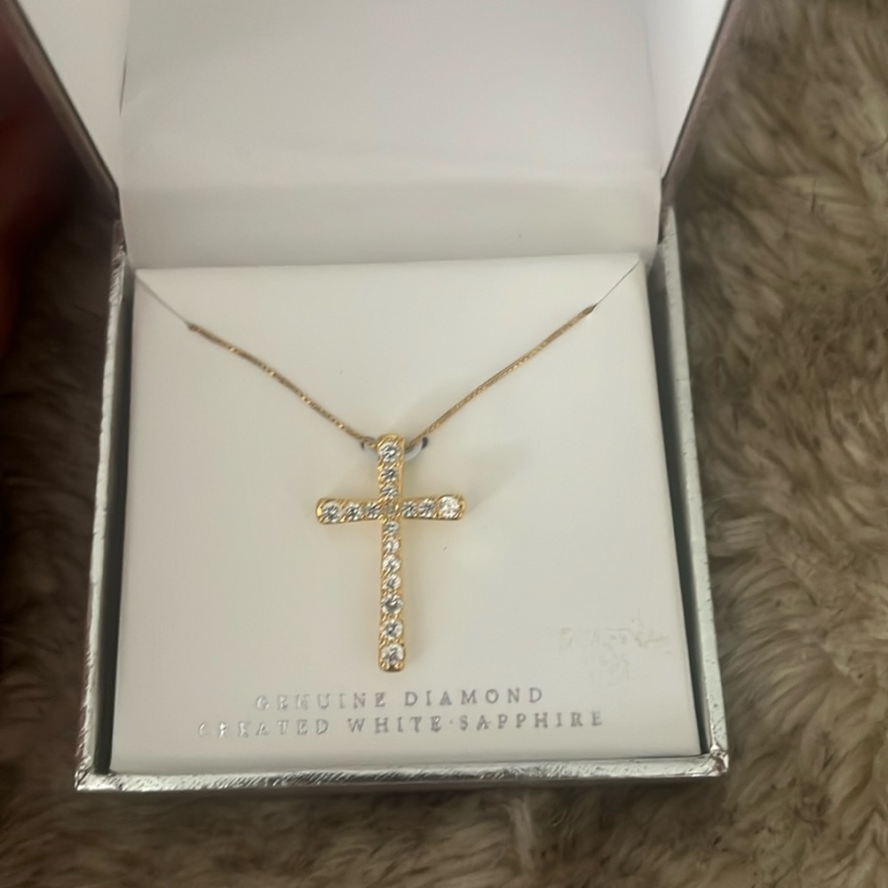 NIB 18k sterling silver pendant with diamond accent